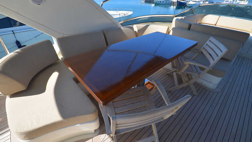 Dining area on flybridge