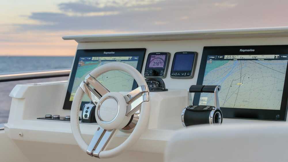 Helm station on flybridge
