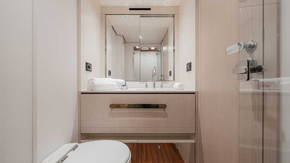 Guest head on starboard side