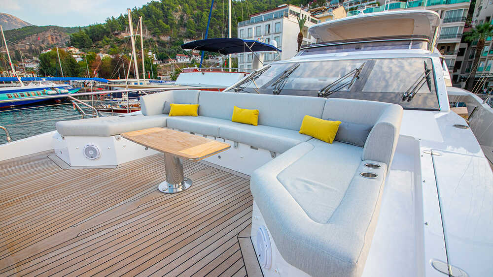 Lounge area on bow