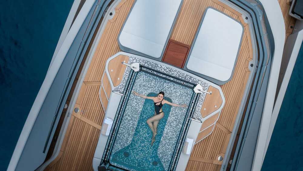 Jacuzzi on sundeck