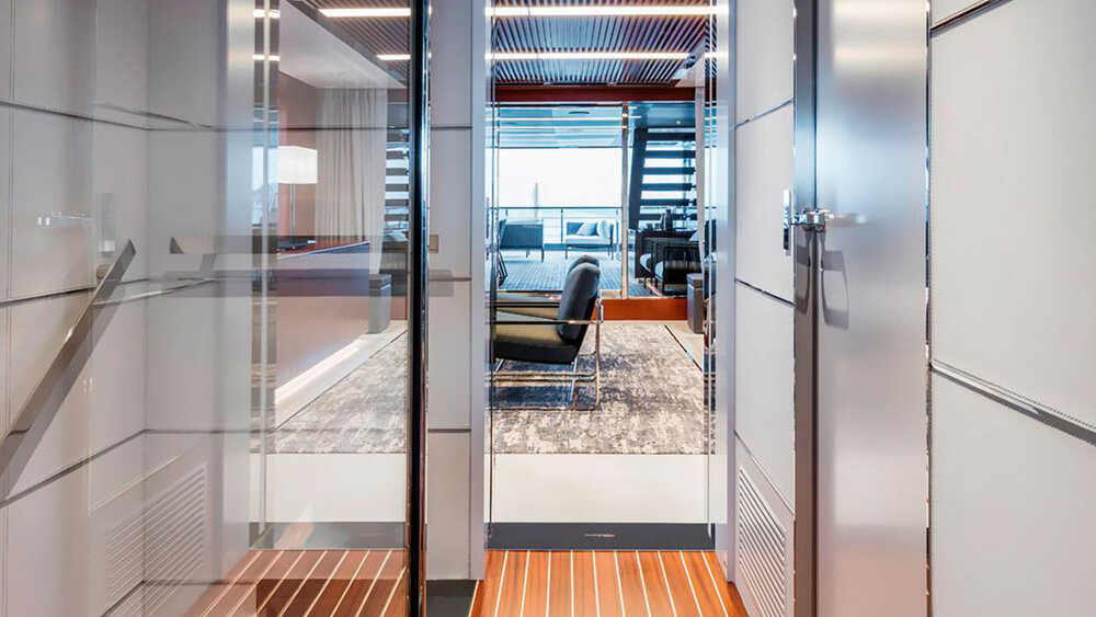 Access to the wheelhouse