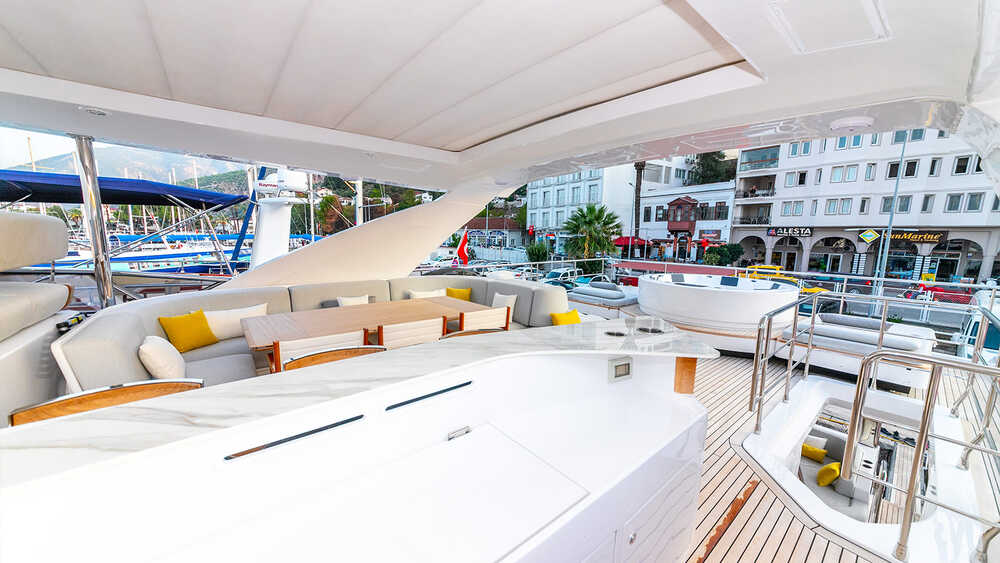 Bar on flybridge