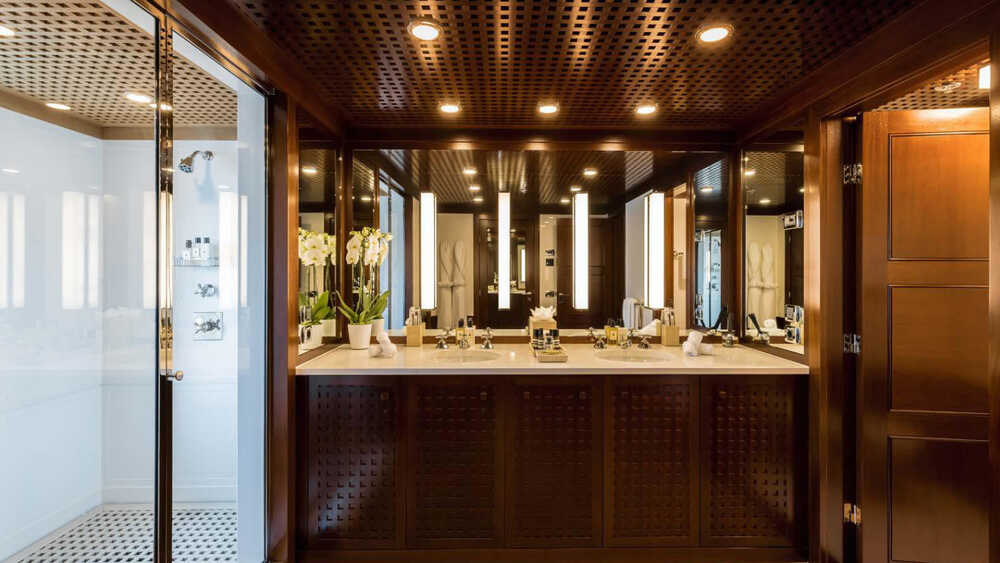 VIP Cabin - Bathroom