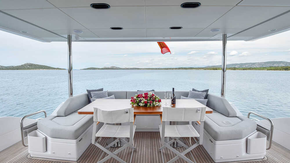 Dining area on cockpit