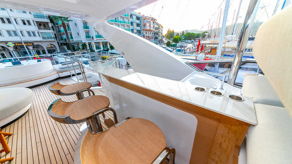 Bar on flybridge