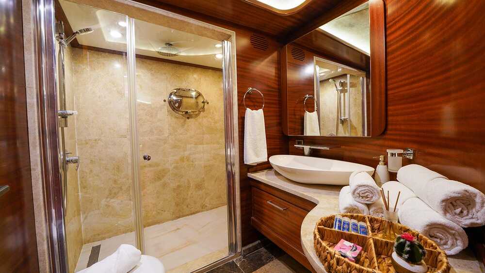 Bathroom in master cabin №2