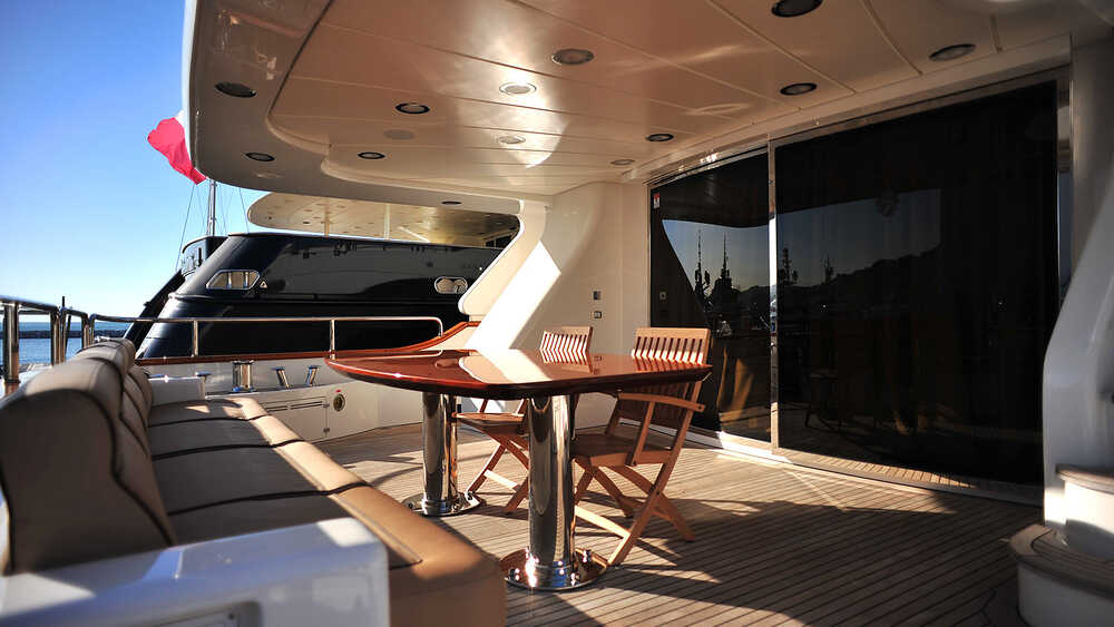 Dining area on cockpit