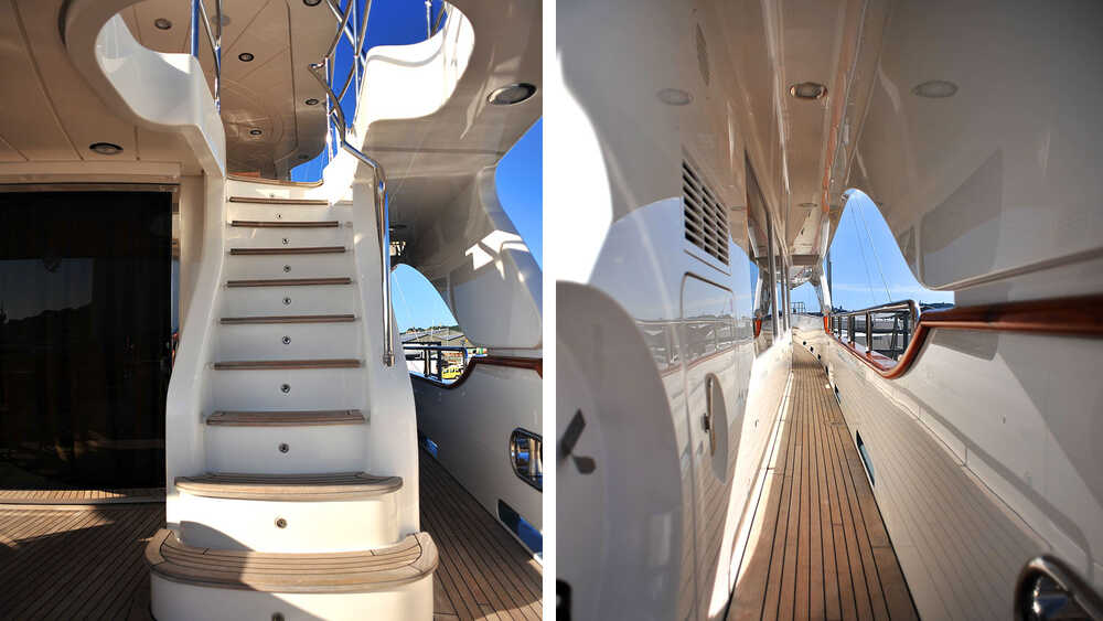 Steps to cockpit | Side deck
