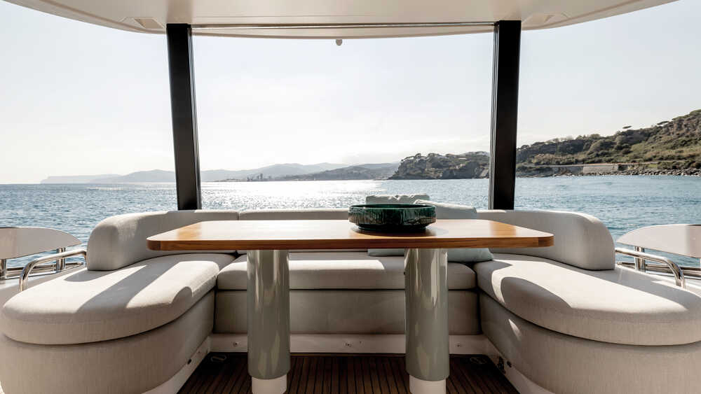 Dining area on cockpit
