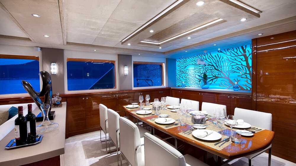 Salon dining