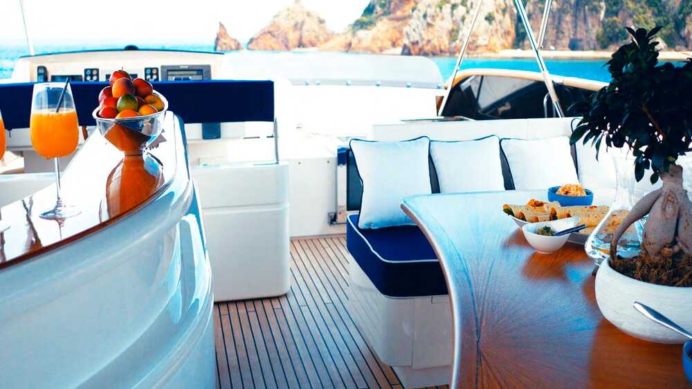 Bar on flybridge M/Y LADY AMANDA