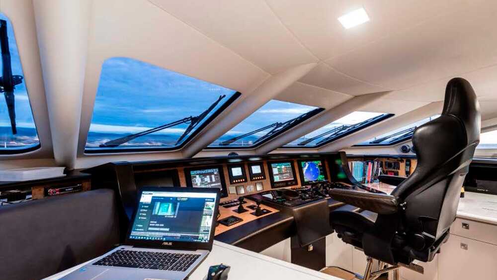 Main helm station