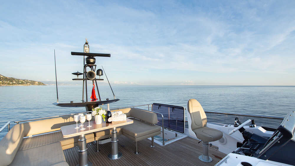Dining area on flybridge