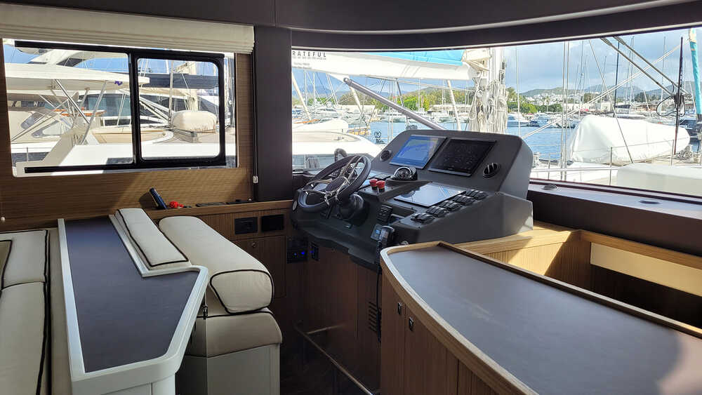 Main helm station