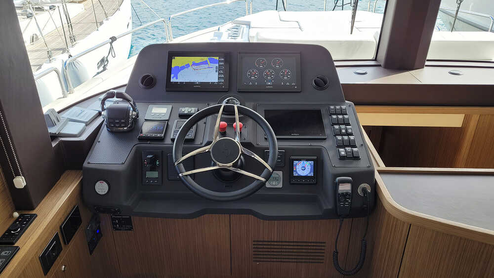 Main helm station