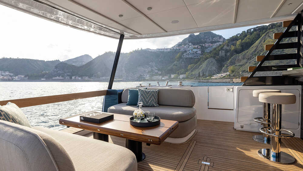 Dining area on cockpit