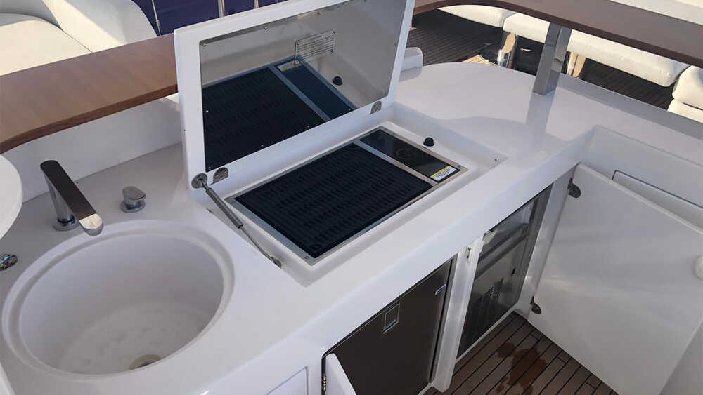 Wet bar on flybridge