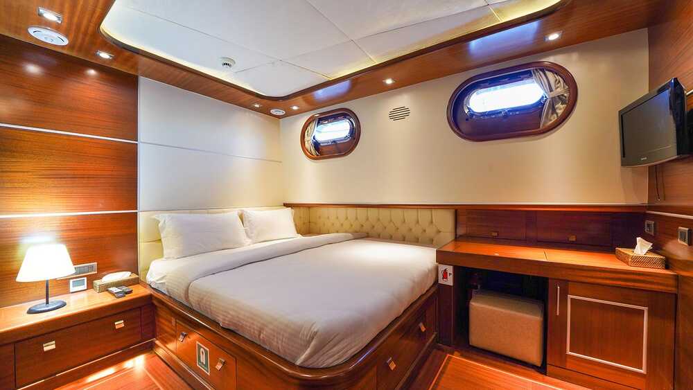 Guest cabin with double bed