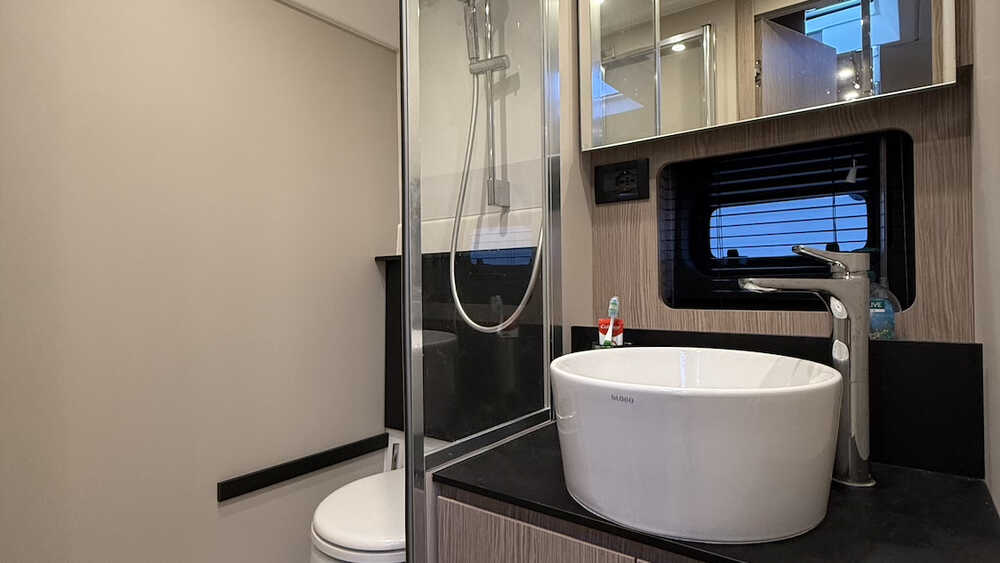 Guest cabin head