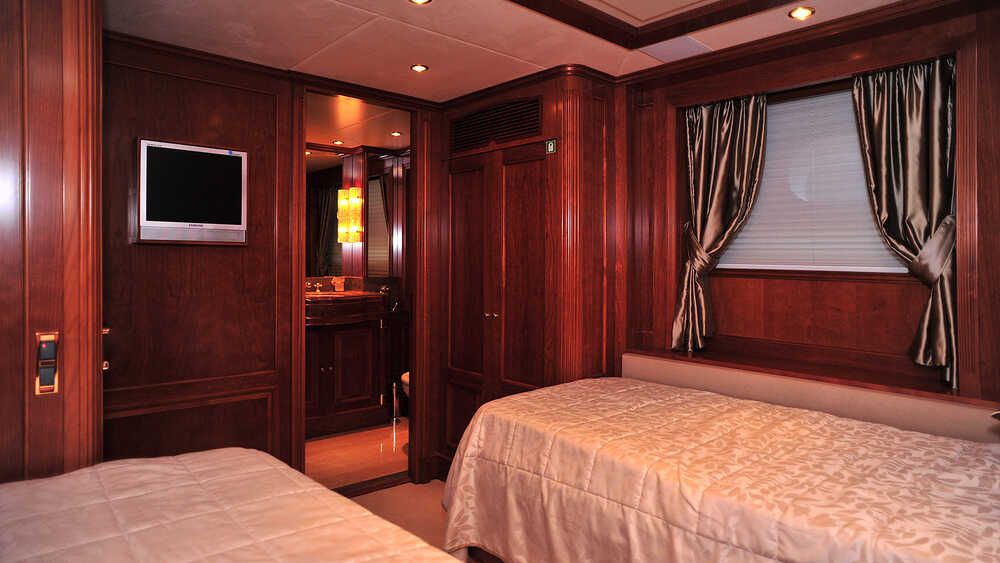 Guest cabin