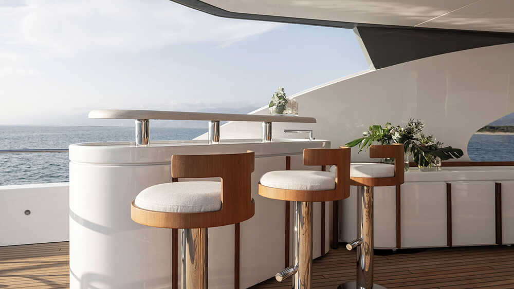 Upper deck
