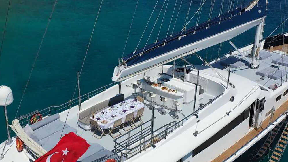  Dining area on deck
