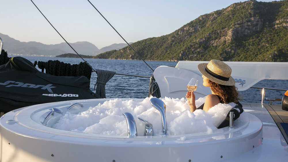 Jacuzzi on main deck