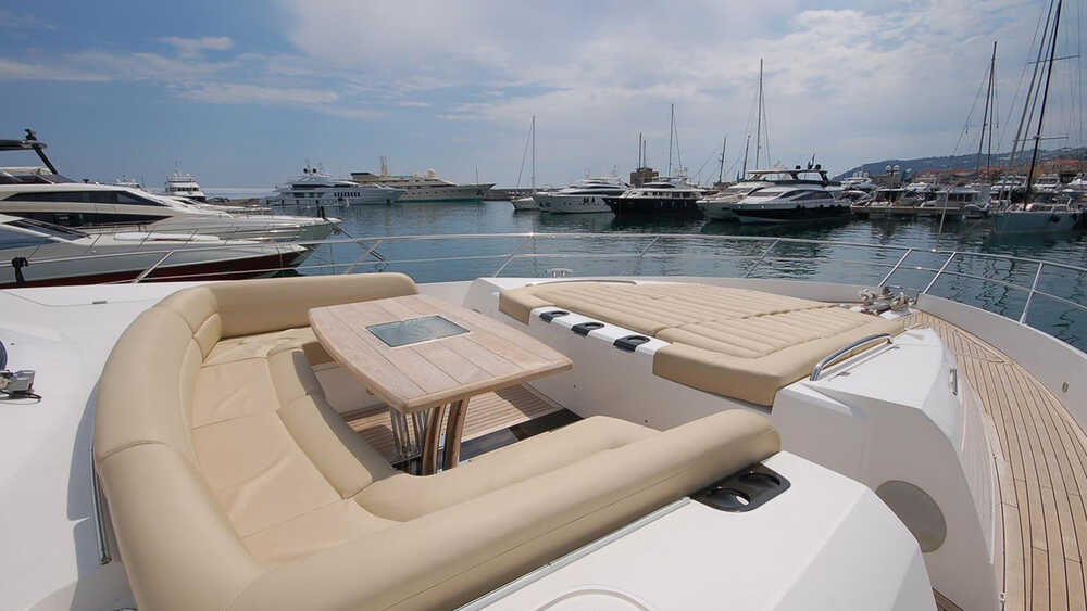 Lounge area on bow