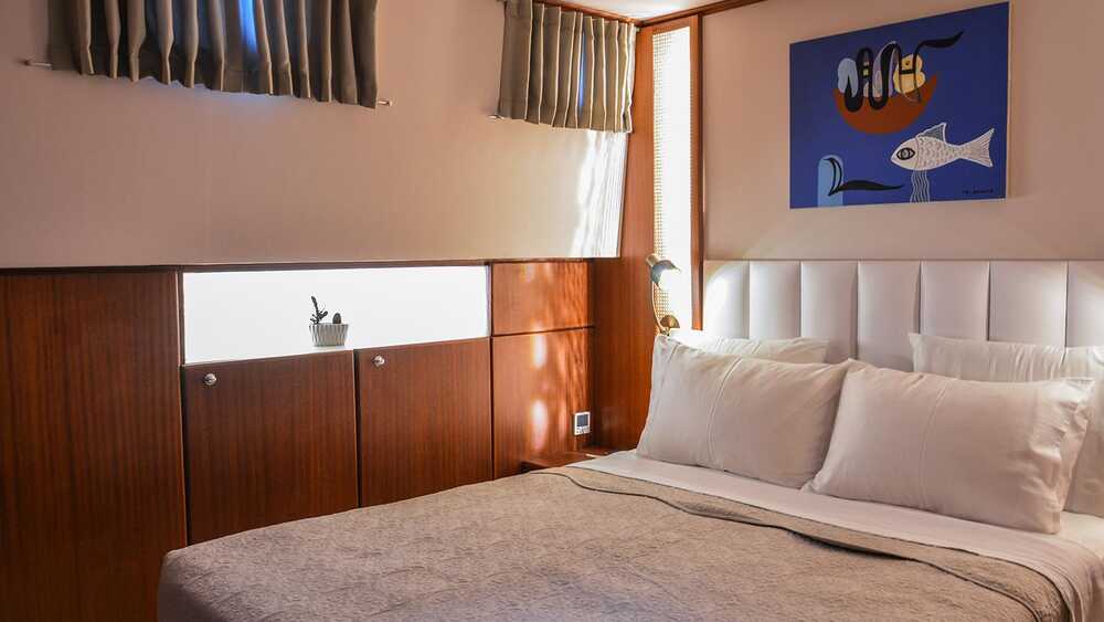 Guest cabin