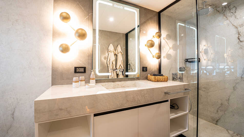 Bathroom in master cabin №3