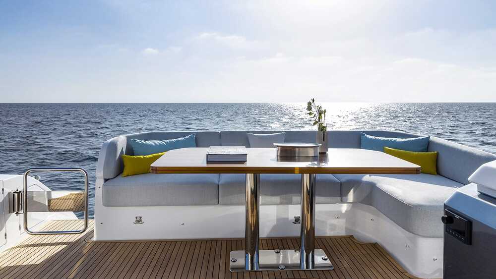 Dining area on cockpit