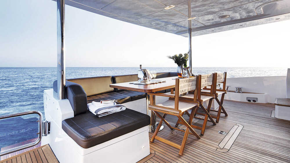 Dining area on cockpit