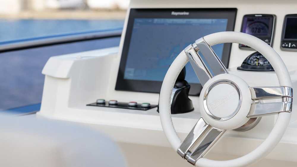 Helm station on flybridge