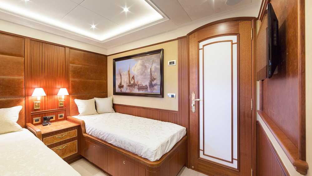 Guest cabin on port side