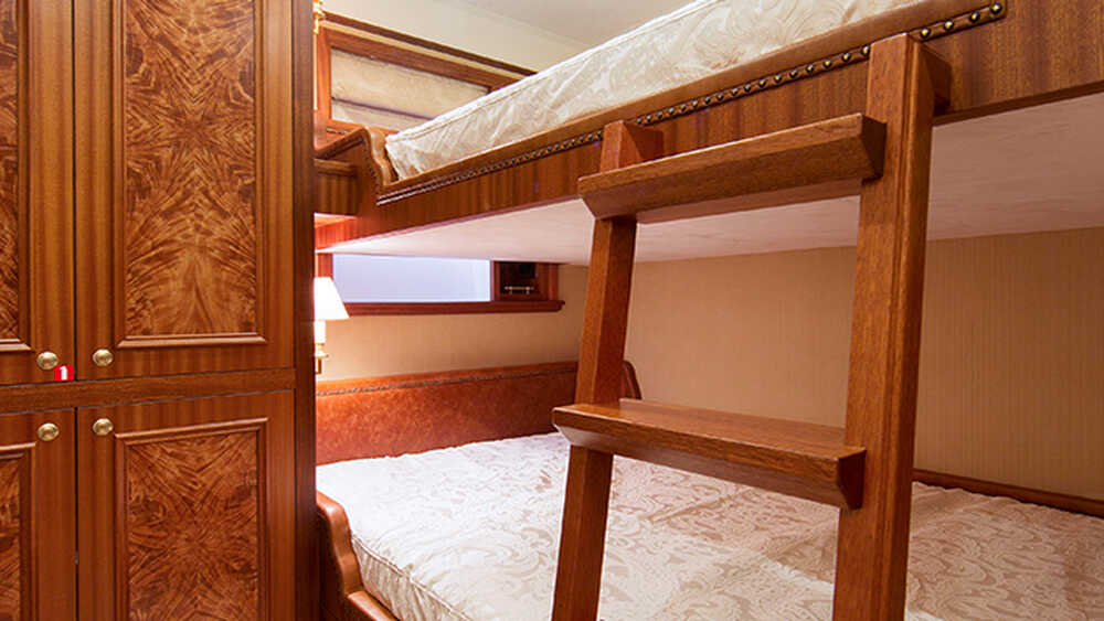 Guest cabin