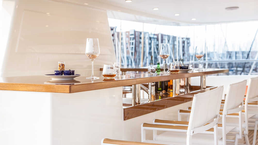 Bar on flybridge