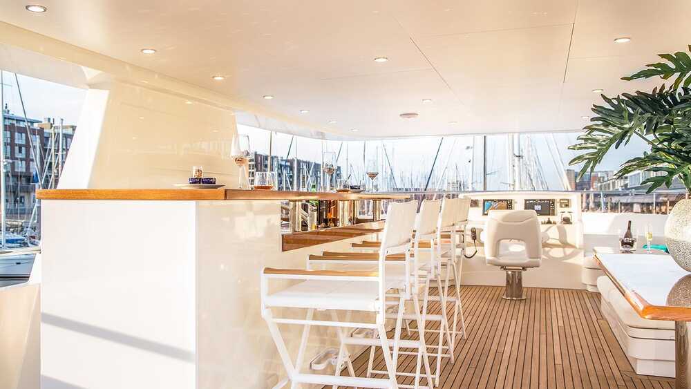 Bar on flybridge