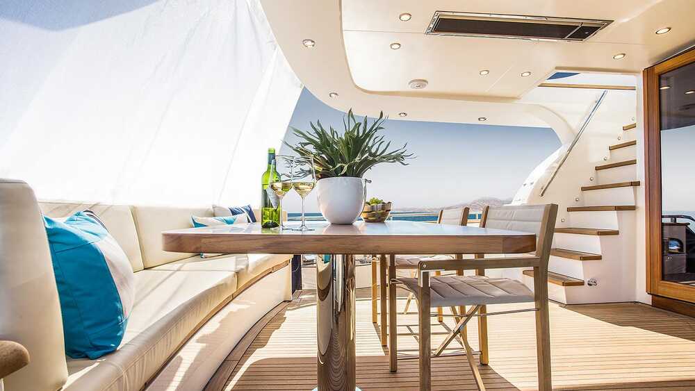 Dining area on cockpit