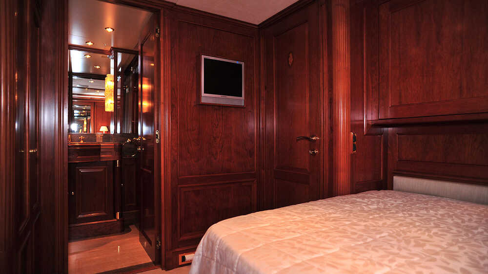 Guest cabin
