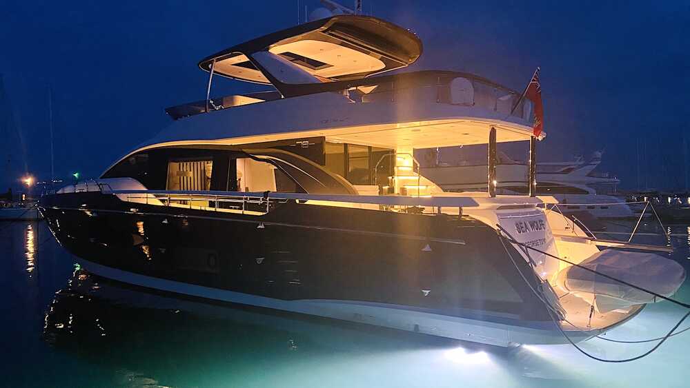 Exterior Azimut 78 Flybridge