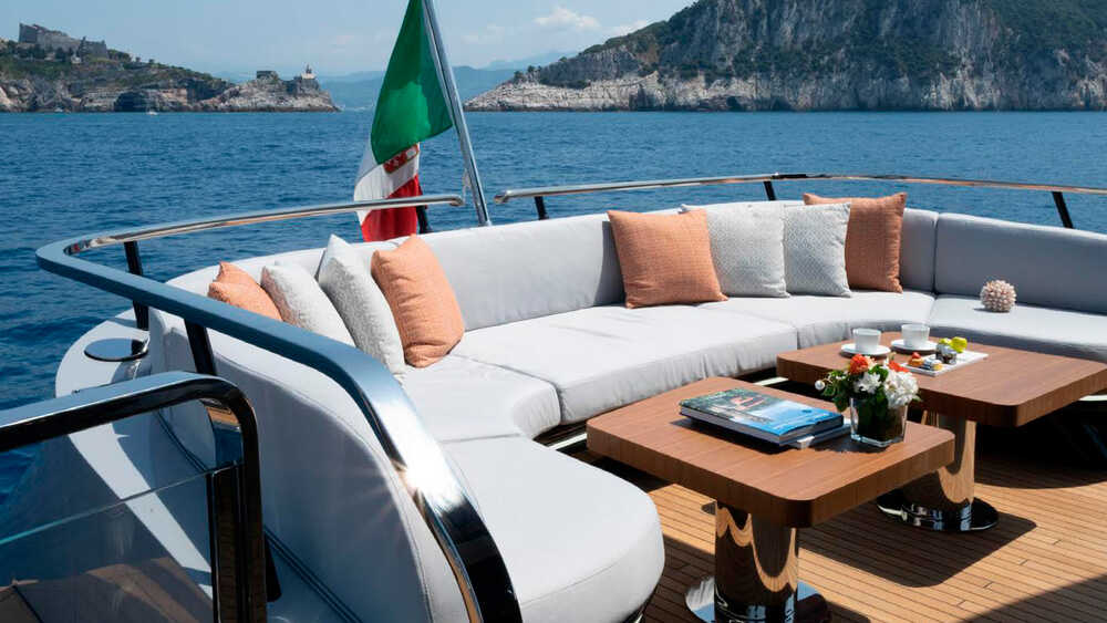 Main deck aft