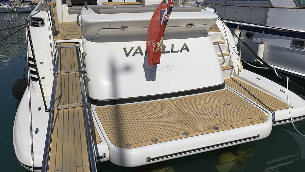Swimming platform Azimut 86S