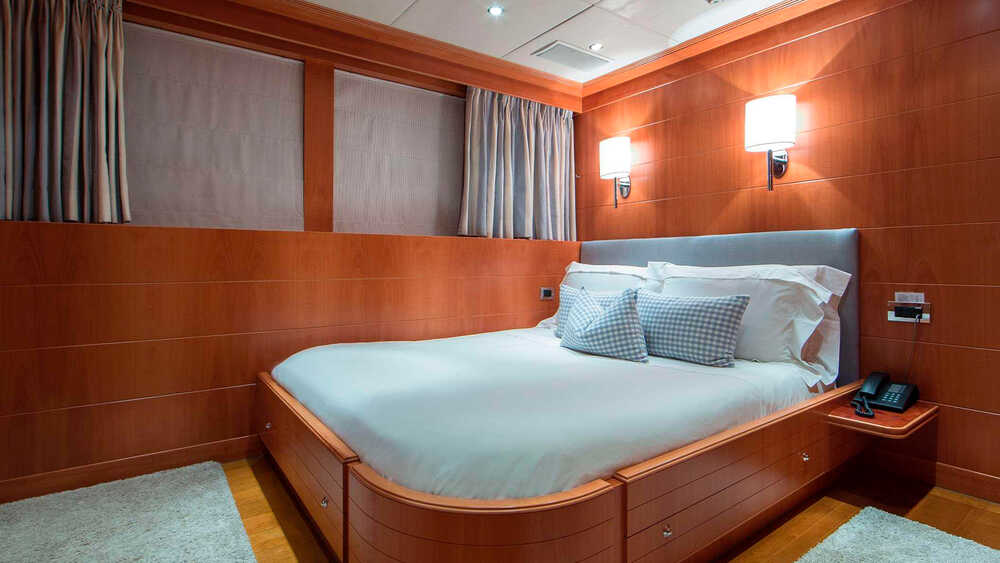 Guest cabin with double bed