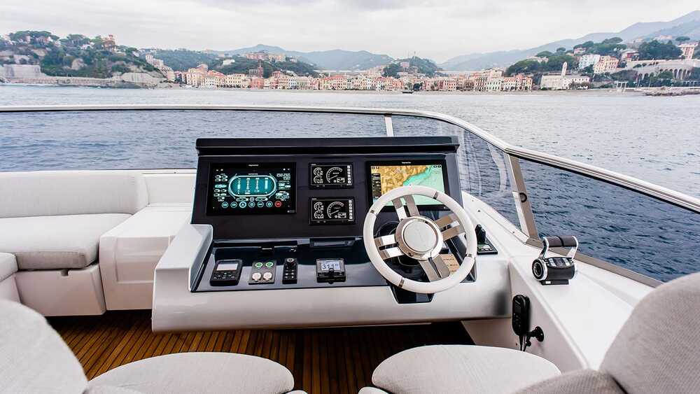 Helm station on flybridge