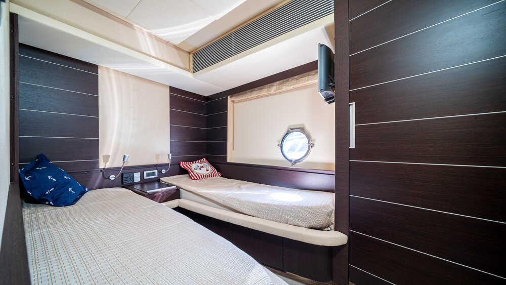 Guest cabin
