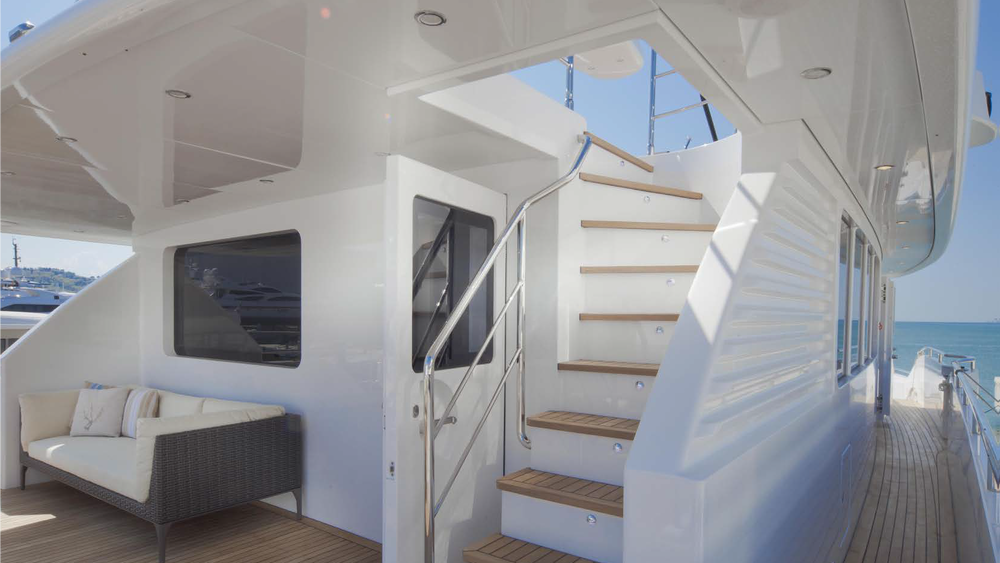 Access to the sun deck