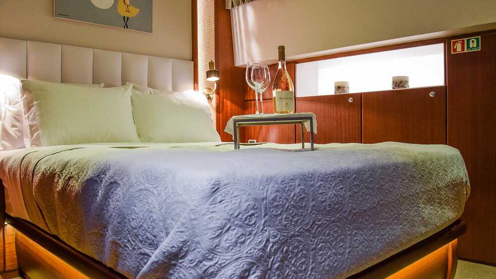 Guest cabin