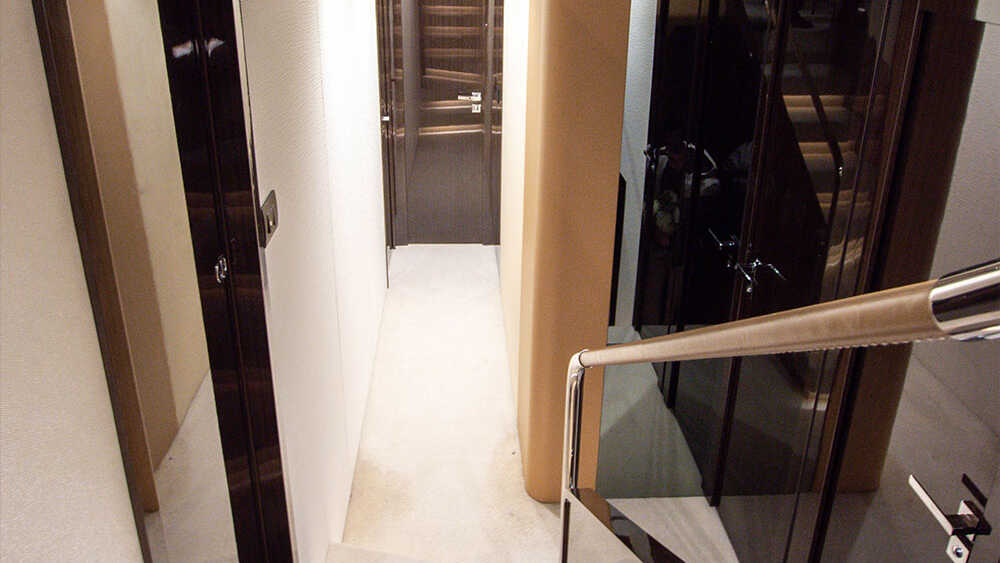 Steps to lower deck