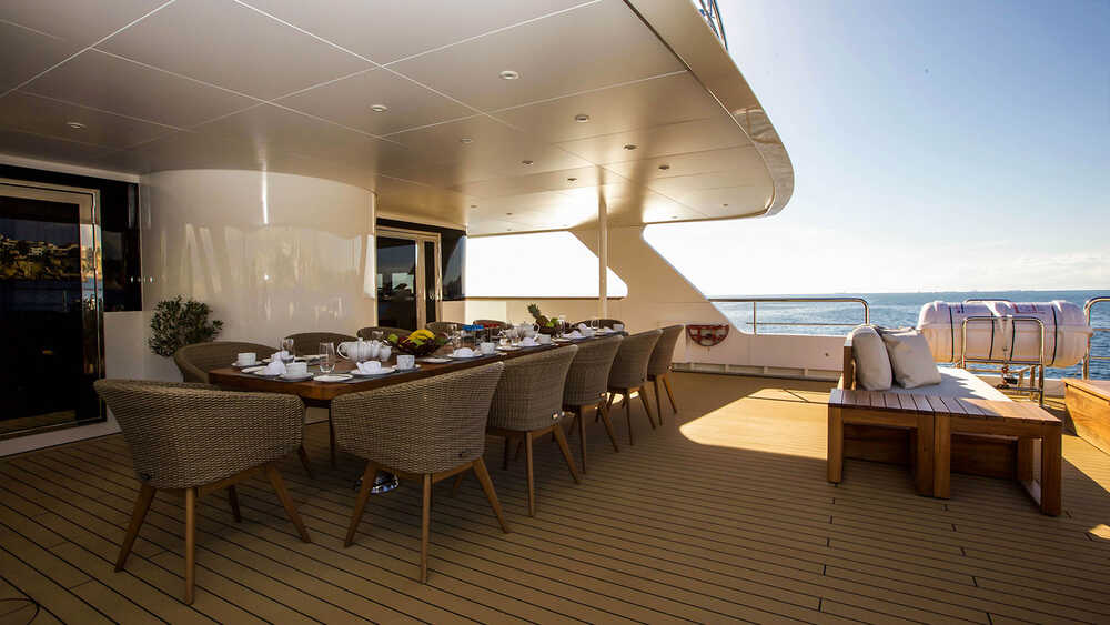 Dining area on upper deck
